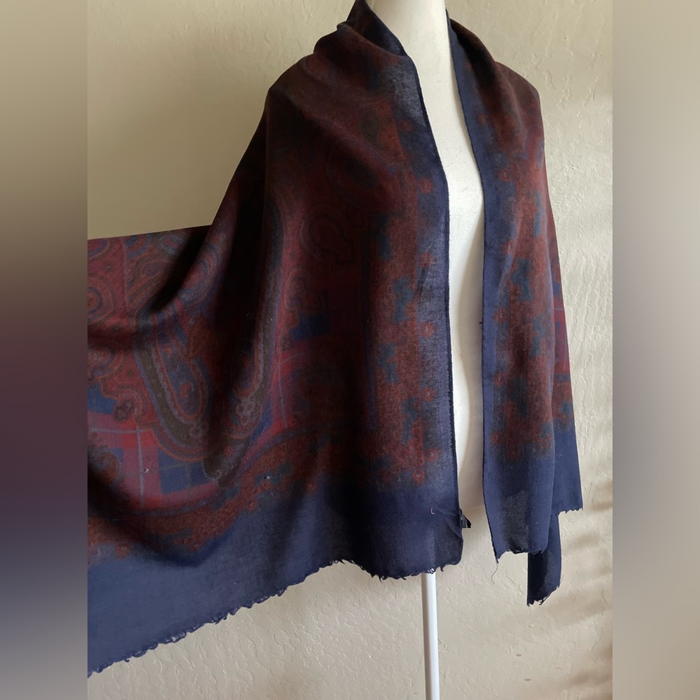 Thin wool scarf - Picture 6 of 13